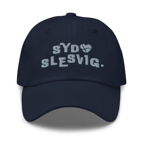 classic-dad-hat-navy-front-6a130c0d31ced.jpg Sydslesvig Dad-Hat mit Dannebrog-Herz