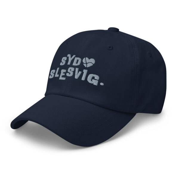 classic-dad-hat-navy-left-front-6a130c0d32877.jpg Sydslesvig Dad-Hat mit Dannebrog-Herz