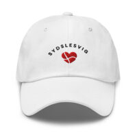 classic-dad-hat-white-front-6a13ebab387e3.jpg SYDSLESVIG. — Dad Cap mit Dannebrog-Herz