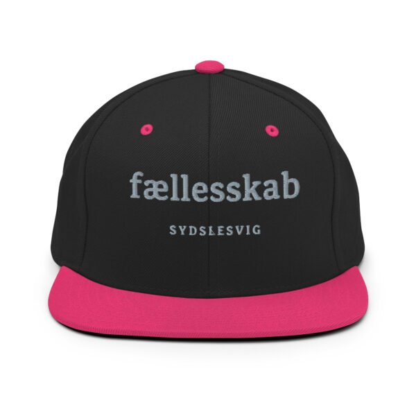 classic-snapback-black-neon-pink-front-6a13ee59748b1.jpg FÆLLESSKAB. — Snapback für Zusammenhalt