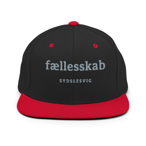classic-snapback-black-red-front-6a13ee597494e.jpg FÆLLESSKAB. — Snapback für Zusammenhalt