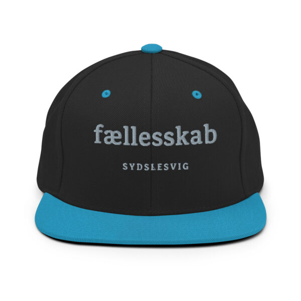 classic-snapback-black-teal-front-6a13ee59749c5.jpg FÆLLESSKAB. — Snapback für Zusammenhalt