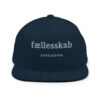 classic-snapback-dark-navy-front-6a13ee5974a38.jpg FÆLLESSKAB. — Snapback für Zusammenhalt