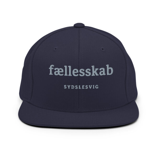 classic-snapback-navy-front-6a13ee5974c26.jpg FÆLLESSKAB. — Snapback für Zusammenhalt