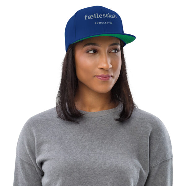 classic-snapback-royal-blue-front-6a13ee5975f31.jpg FÆLLESSKAB. — Snapback für Zusammenhalt