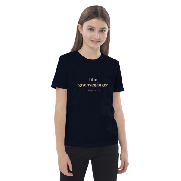 kids-organic-cotton-mini-creator-2.0-t-shirt-french-navy-front-2-6a143306eba03.jpg Lille Grænsegænger. — Borderland Kids Tee