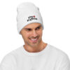 knit-beanie-white-front-6a1379c826879.jpg SYDSLESVIG. — Beanie mit Herzsymbol
