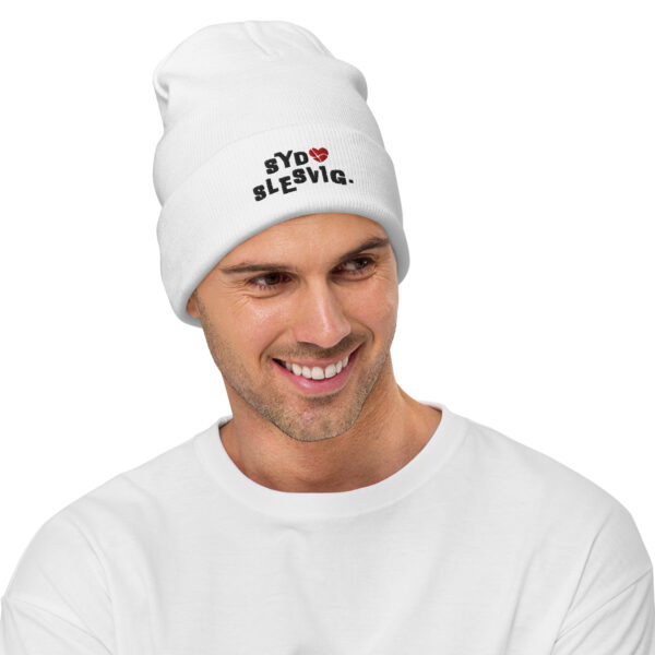 knit-beanie-white-front-6a1379c826879.jpg SYDSLESVIG. — Beanie mit Herzsymbol