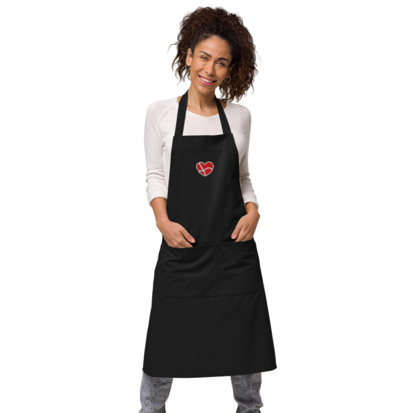 organic-cotton-apron-black-front-6a142d592995d.jpg Dannebrog Herz. — Küchenschürze für Hygge & Handwerk