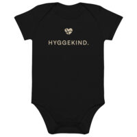 organic-cotton-baby-bodysuit-black-front-6a139e730e24d.jpg Hyggekind. — Bio-Strampler für kleine Küstenkinder