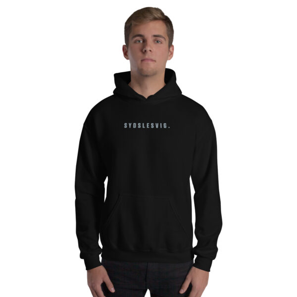 unisex-heavy-blend-hoodie-black-front-6a134a238e4b4.jpg SYDSLESVIG. — Hoodie für Küste & kalte Abende