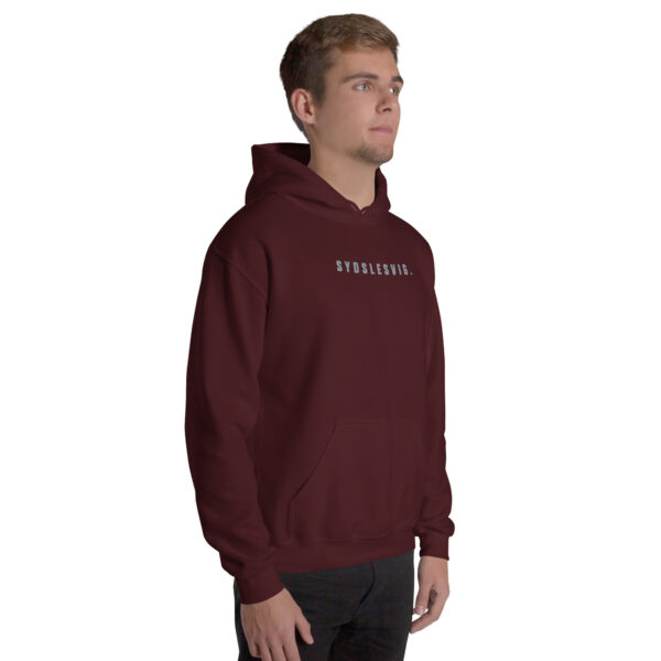 unisex-heavy-blend-hoodie-maroon-right-front-6a134a238f5c3.jpg SYDSLESVIG. — Hoodie für Küste & kalte Abende