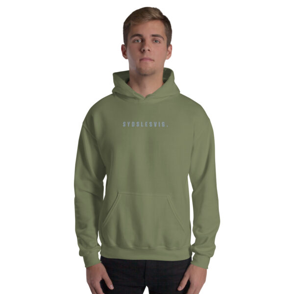 unisex-heavy-blend-hoodie-military-green-front-6a134a238ec01.jpg SYDSLESVIG. — Hoodie für Küste & kalte Abende