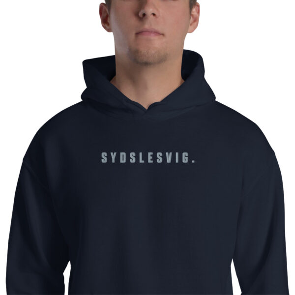 unisex-heavy-blend-hoodie-navy-zoomed-in-6a134a2390005.jpg SYDSLESVIG. — Hoodie für Küste & kalte Abende