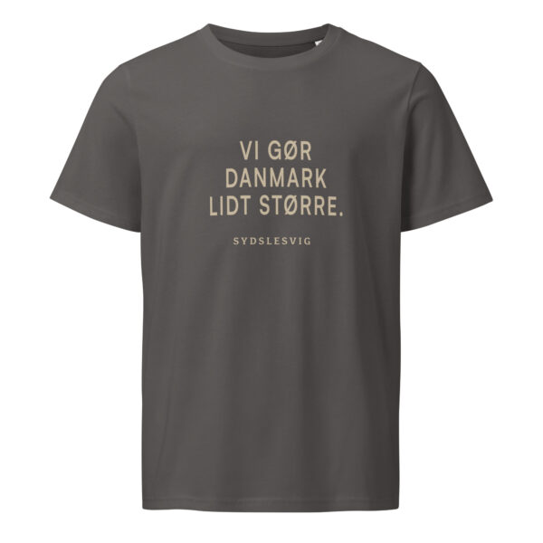 unisex-organic-mid-light-crafter-t-shirt-anthracite-front-6a13761e5d8d7.jpg Vi gør Danmark lidt større. — Sydslesvig Tee