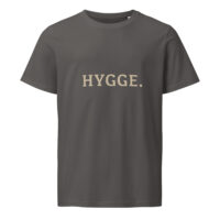 unisex-organic-mid-light-crafter-t-shirt-anthracite-front-6a1384834f930.jpg HYGGE. — Shirt für ruhige Tage im Norden