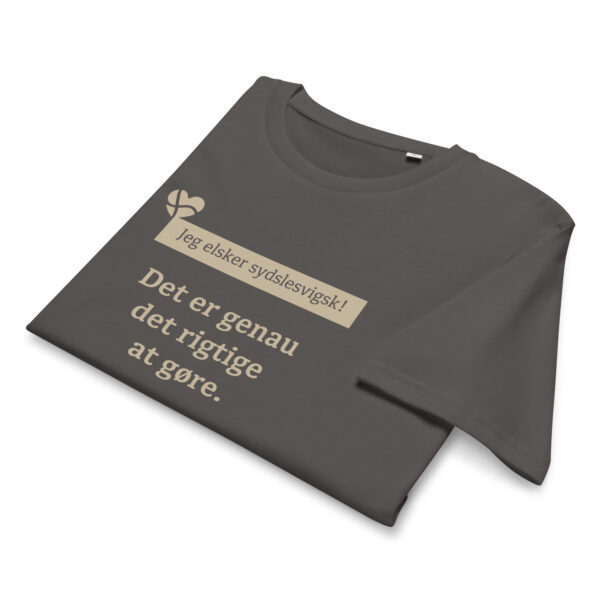 unisex-organic-mid-light-crafter-t-shirt-anthracite-front-6a13916bd04ef.jpg Det er genau det rigtige at gøre. — Borderland Tee