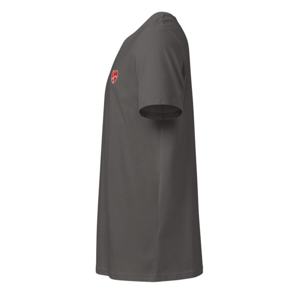 Herzstück. — Besticktes Bio-Shirt aus Sydslesvig