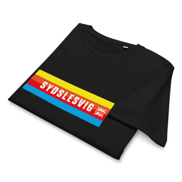 unisex-organic-mid-light-crafter-t-shirt-black-front-6a1364709be82.jpg SYDSLESVIG. — Banner Tee mit Löwen & Minderheitenfarben