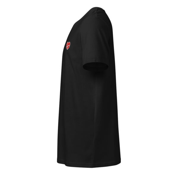 Herzstück. — Besticktes Bio-Shirt aus Sydslesvig