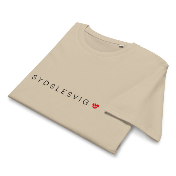 unisex-organic-mid-light-crafter-t-shirt-desert-dust-front-6a135e99c029e.jpg SYDSLESVIG. — Bio-Shirt für zwischen den Grenzen