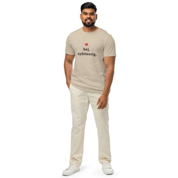unisex-organic-mid-light-crafter-t-shirt-desert-dust-front-6a135f3bcf272.jpg Hej Sydslesvig. — Bio-Shirt mit Herz
