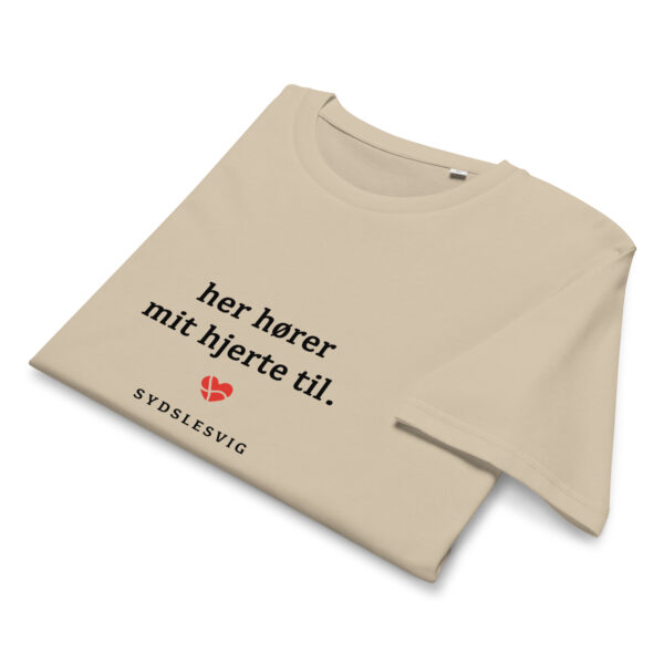 unisex-organic-mid-light-crafter-t-shirt-desert-dust-front-6a1360a813503.jpg Her hører mit hjerte til. — Sydslesvig Shirt