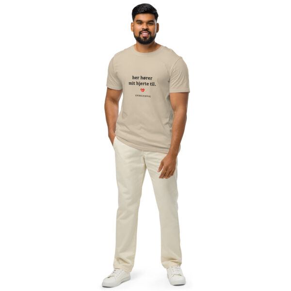 unisex-organic-mid-light-crafter-t-shirt-desert-dust-front-6a1360a813d38.jpg Her hører mit hjerte til. — Sydslesvig Shirt