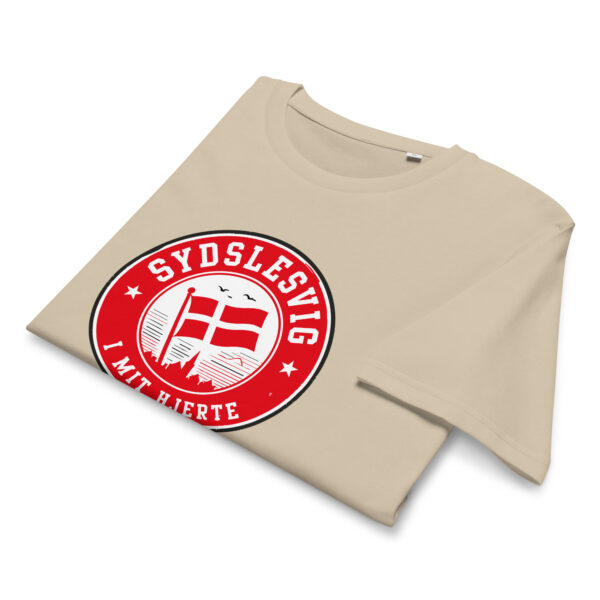 unisex-organic-mid-light-crafter-t-shirt-desert-dust-front-6a1361351f2da.jpg Sydslesvig i mit hjerte. — Icon Tee