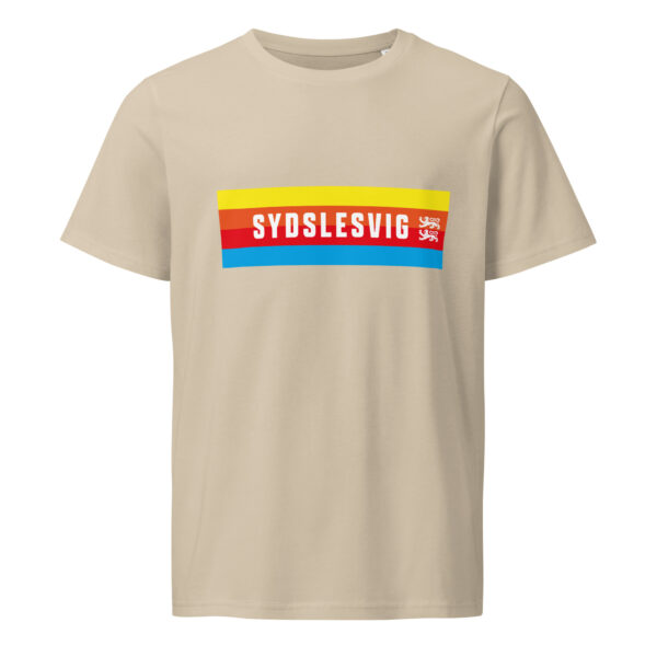 unisex-organic-mid-light-crafter-t-shirt-desert-dust-front-6a1364709adad.jpg SYDSLESVIG. — Banner Tee mit Löwen & Minderheitenfarben