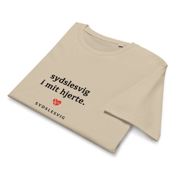 unisex-organic-mid-light-crafter-t-shirt-desert-dust-front-6a1376a49001c.jpg Sydslesvig i mit hjerte. — Bio-Shirt mit Herzgefühl