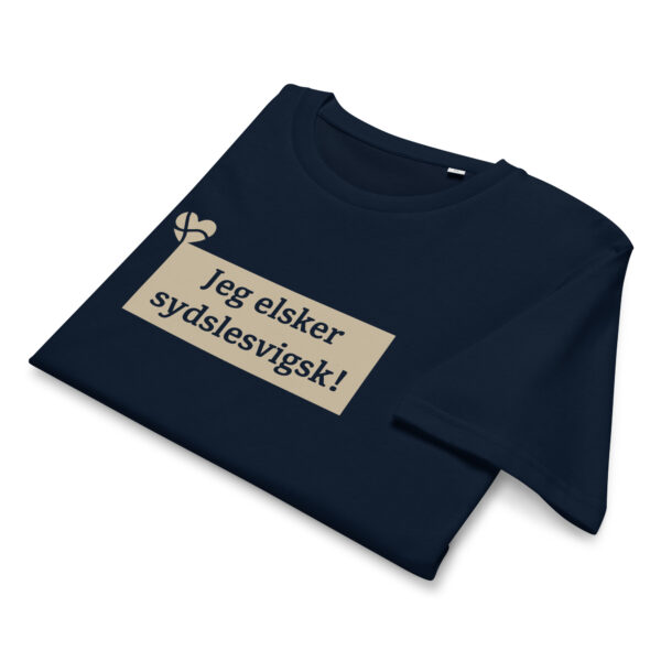 unisex-organic-mid-light-crafter-t-shirt-french-navy-front-6a138d70f28f1.jpg Jeg elsker sydslesvigsk. — Borderland Love Tee