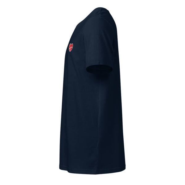 Herzstück. — Besticktes Bio-Shirt aus Sydslesvig