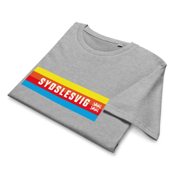 unisex-organic-mid-light-crafter-t-shirt-heather-grey-front-6a1364709c0aa.jpg SYDSLESVIG. — Banner Tee mit Löwen & Minderheitenfarben