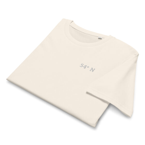 unisex-organic-mid-light-crafter-t-shirt-vintage-white-front-6a1387be1c965.jpg 54° N. — Besticktes Küstenshirt