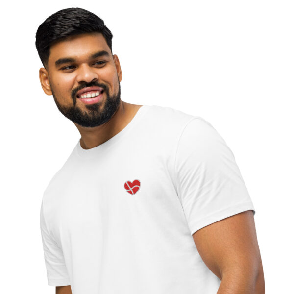 Herzstück. — Besticktes Bio-Shirt aus Sydslesvig
