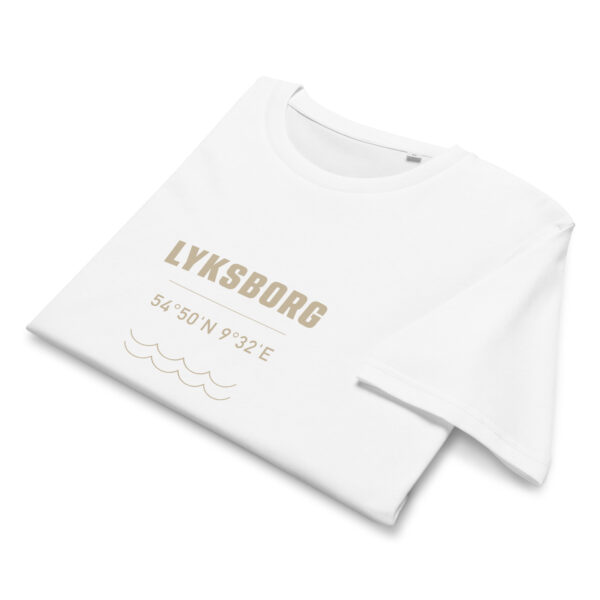 unisex-organic-mid-light-crafter-t-shirt-white-front-6a1393bb272b6.jpg Lyksborg. — Fjordkante Tee