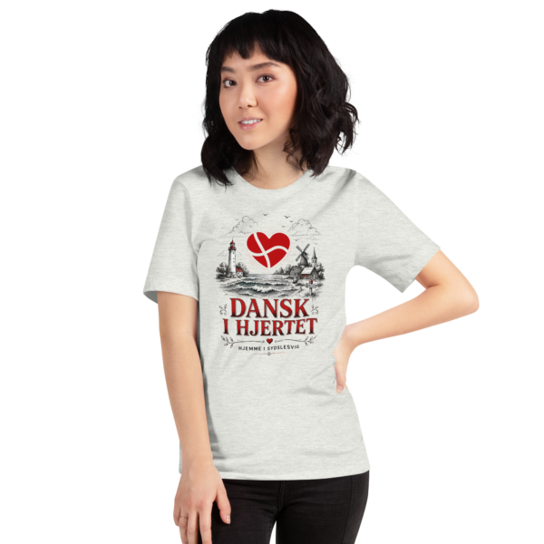unisex-staple-t-shirt-ash-front-6a06bcc5ce454.png Dansk i hjertet – T-Shirt Sydslesvig