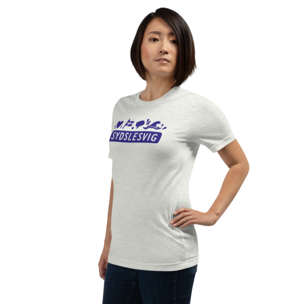 unisex-staple-t-shirt-ash-left-front-6a06dc7d77444.png Sydslesvig in vier Symbolen – T-Shirt