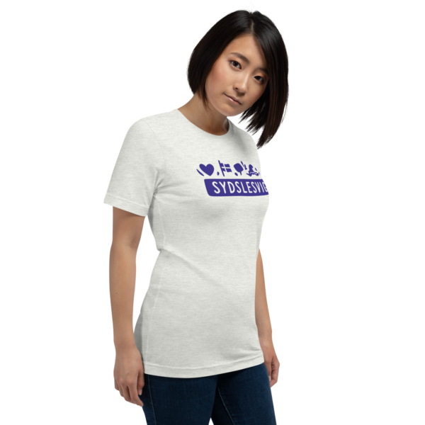 unisex-staple-t-shirt-ash-right-front-6a06dc7d7a1d1.png Sydslesvig in vier Symbolen – T-Shirt