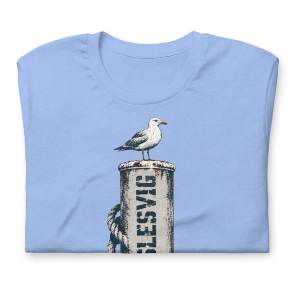 unisex-staple-t-shirt-heather-carolina-blue-front-6a083c22242aa.jpg Möwe auf dem Sydslesvig-Poller – T-Shirt