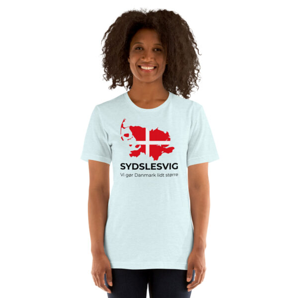 unisex-staple-t-shirt-heather-ice-blue-front-6a07026a2c222.jpg Vi gør Danmark lidt større – Sydslesvig T-Shirt