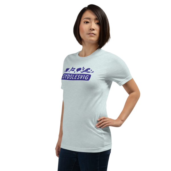 unisex-staple-t-shirt-heather-prism-ice-blue-left-front-6a06dc7d77626.png Sydslesvig in vier Symbolen – T-Shirt