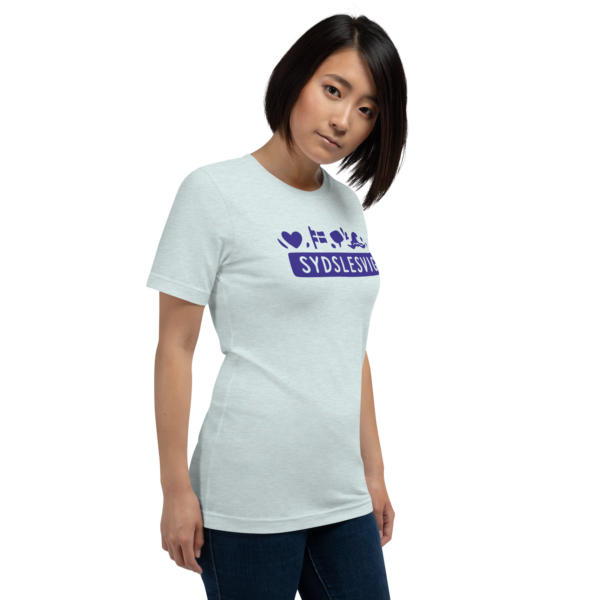 unisex-staple-t-shirt-heather-prism-ice-blue-right-front-6a06dc7d7a433.png Sydslesvig in vier Symbolen – T-Shirt