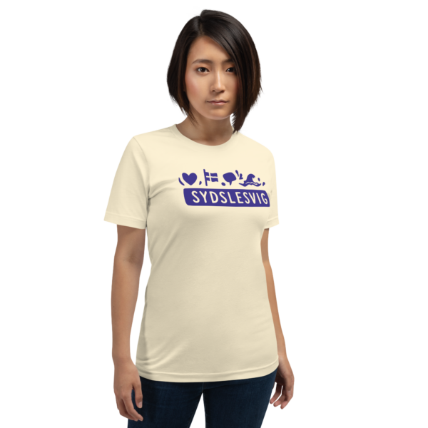 unisex-staple-t-shirt-natural-front-6a06dc7d734df.png Sydslesvig in vier Symbolen – T-Shirt