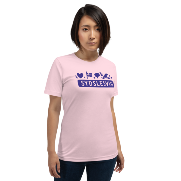 unisex-staple-t-shirt-soft-pink-front-6a06dc7d737db.png Sydslesvig in vier Symbolen – T-Shirt