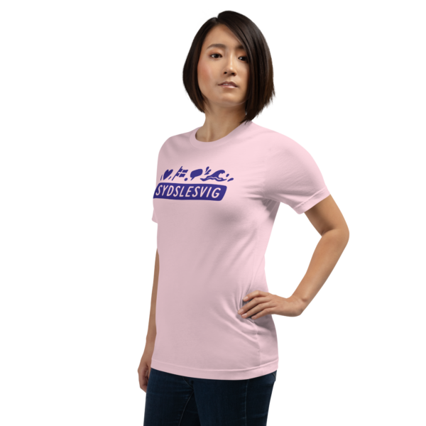 unisex-staple-t-shirt-soft-pink-left-front-6a06dc7d7794e.png Sydslesvig in vier Symbolen – T-Shirt