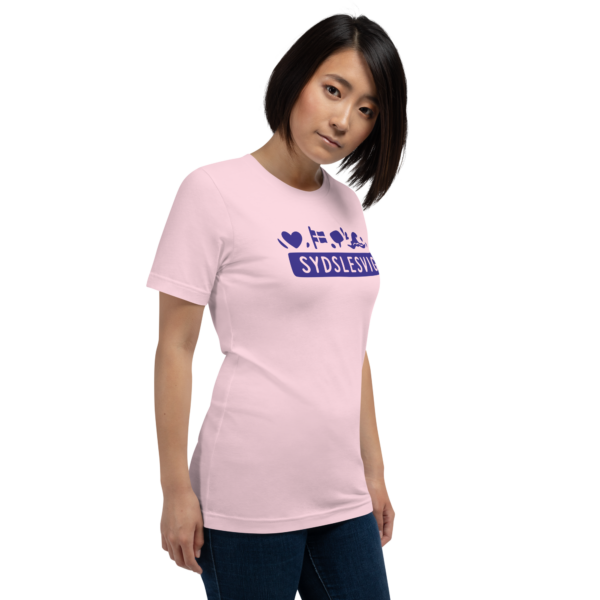 unisex-staple-t-shirt-soft-pink-right-front-6a06dc7d7a765.png Sydslesvig in vier Symbolen – T-Shirt
