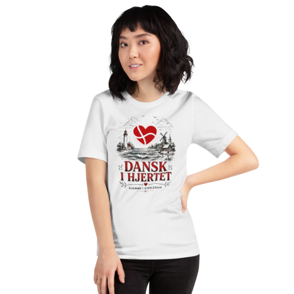 unisex-staple-t-shirt-solid-white-blend-front-6a06bcc5cf9d5.png Dansk i hjertet – T-Shirt Sydslesvig