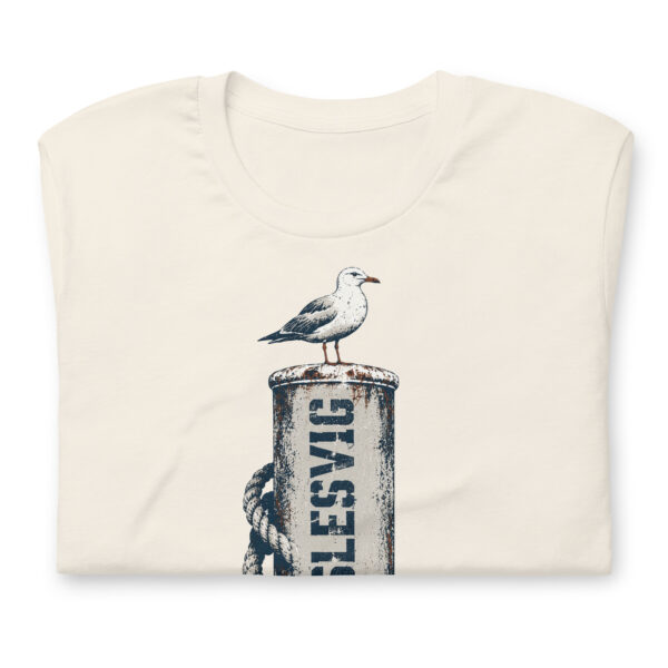 unisex-staple-t-shirt-vintage-white-front-6a083c22239e0.jpg Möwe auf dem Sydslesvig-Poller – T-Shirt